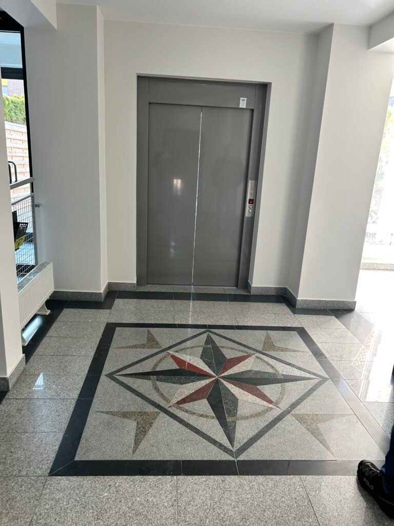 wyremontowana podłoga na klatce schodowej wyremontowana podłoga na klatce schodowej