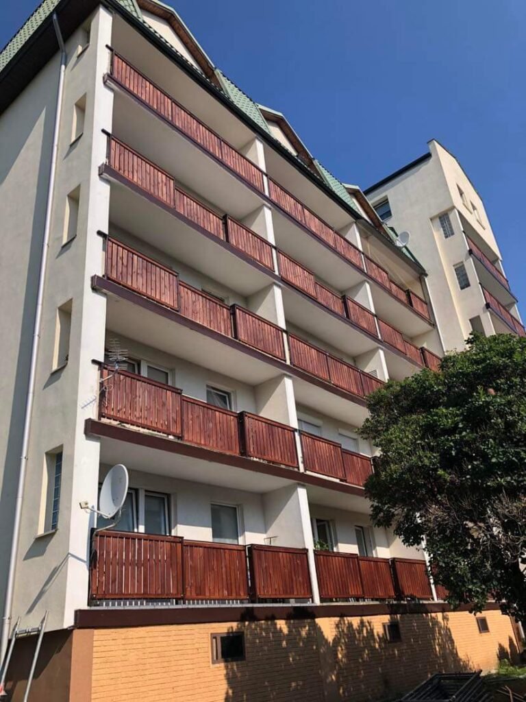 Usługi remontowe warszawa - wyremontowany budynekjbalkonów, elewacji oraz balustrad w warzawie na ul. strumykowej tarchomin